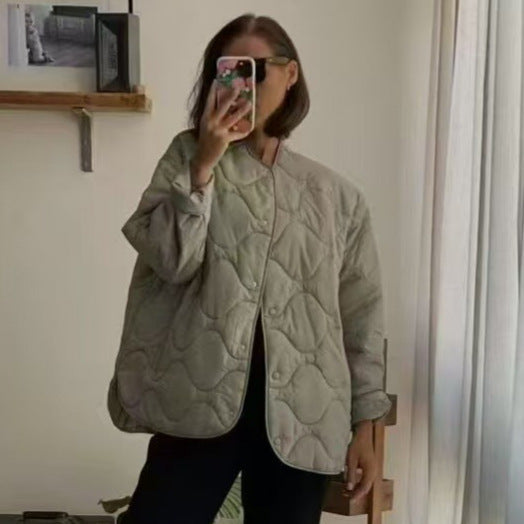 Damen Oversize-Steppjacke ohne Kragen mit Druckknopfverschluss und abgerundetem Saum Shop Nory