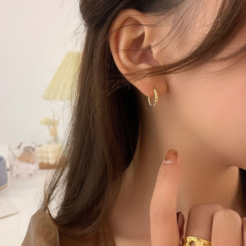 Damen Creolen mit elegantem gedrehten Design Shop Nory