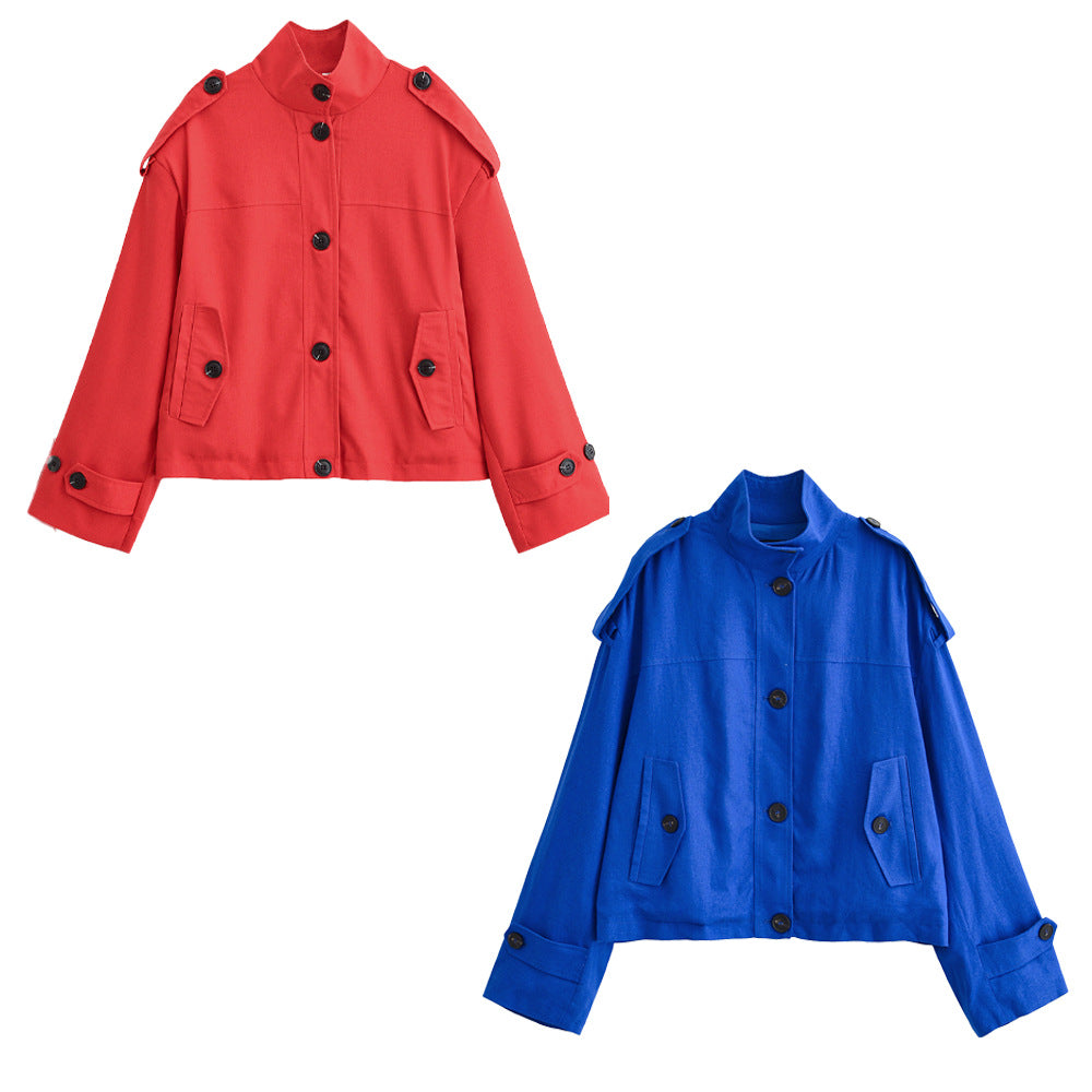 Damen Kurzjacke im Boxy‑Workerstil mit Stehkragen, Schulterriegeln und aufgesetzten Pattentaschen Shop Nory