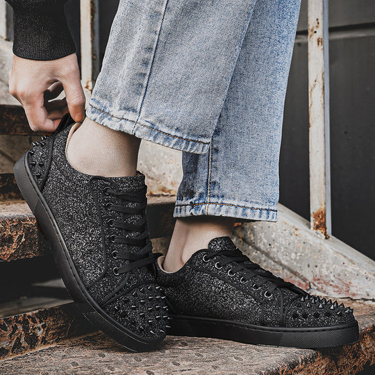 Damen glitzernder Low-Top Sneaker mit spitzem Nietenbesatz und gepolstertem Lederfutter Shop Nory