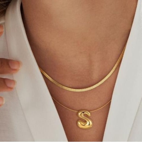 Damen Halskette mit skulpturalem Anhänger und feinem Gliederdesign Shop Nory