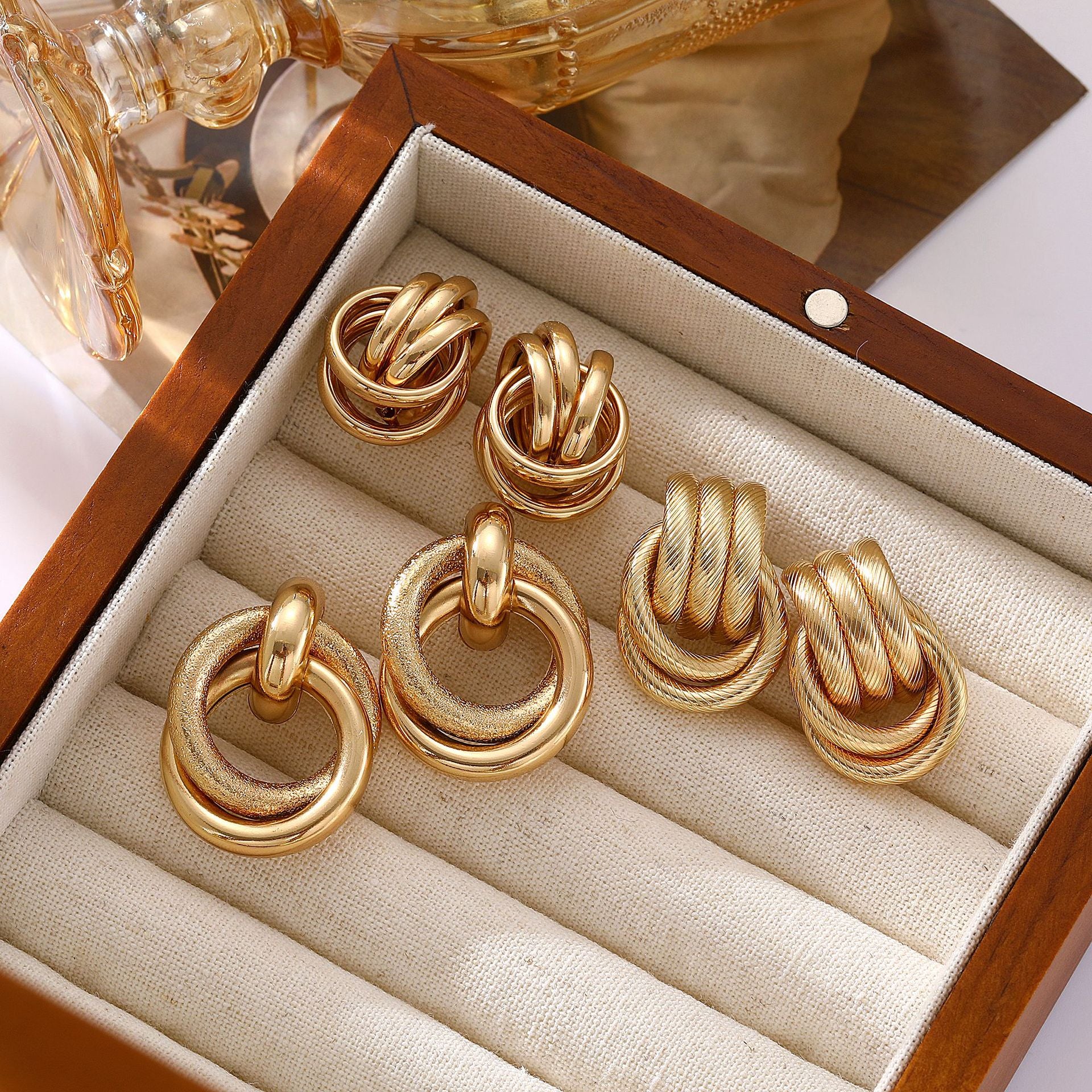 Damen modisches Ring-Set mit einzigartigen Knoten-Designs Shop Nory