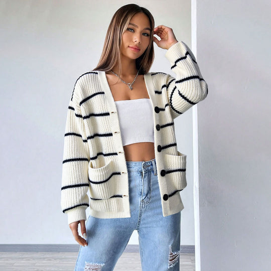 Damen oversized Strickcardigan mit Rippenkante, aufgesetzten Taschen und Knopfverschluss Shop Nory