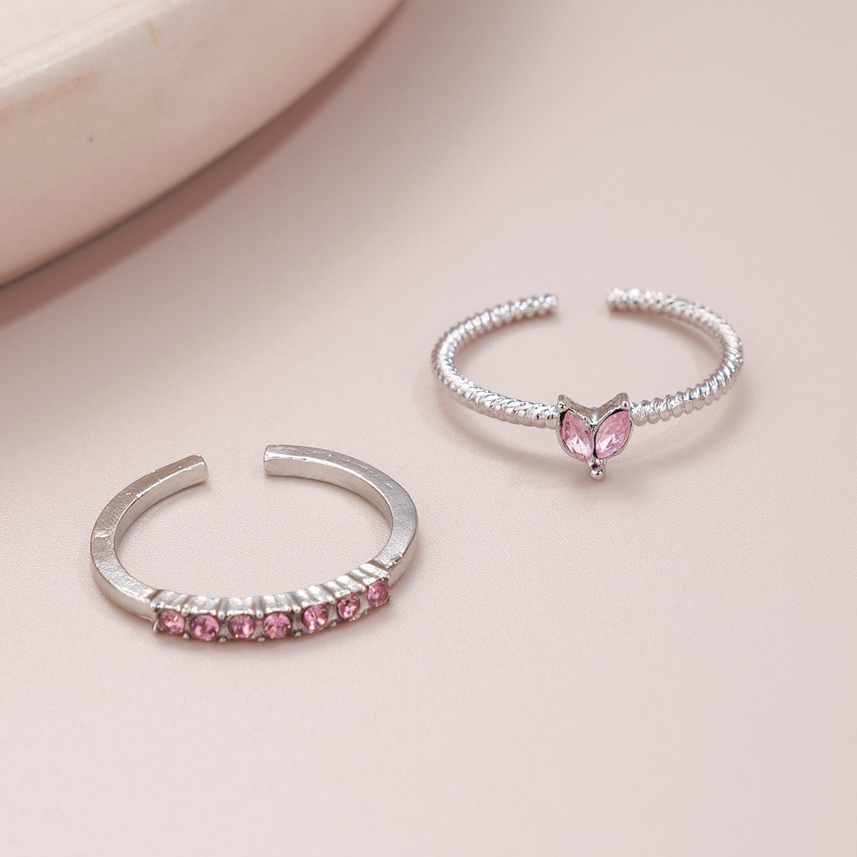 Damen Ring-Kollektion mit verschiedenen Designs und stilvollen Oberflächen Shop Nory