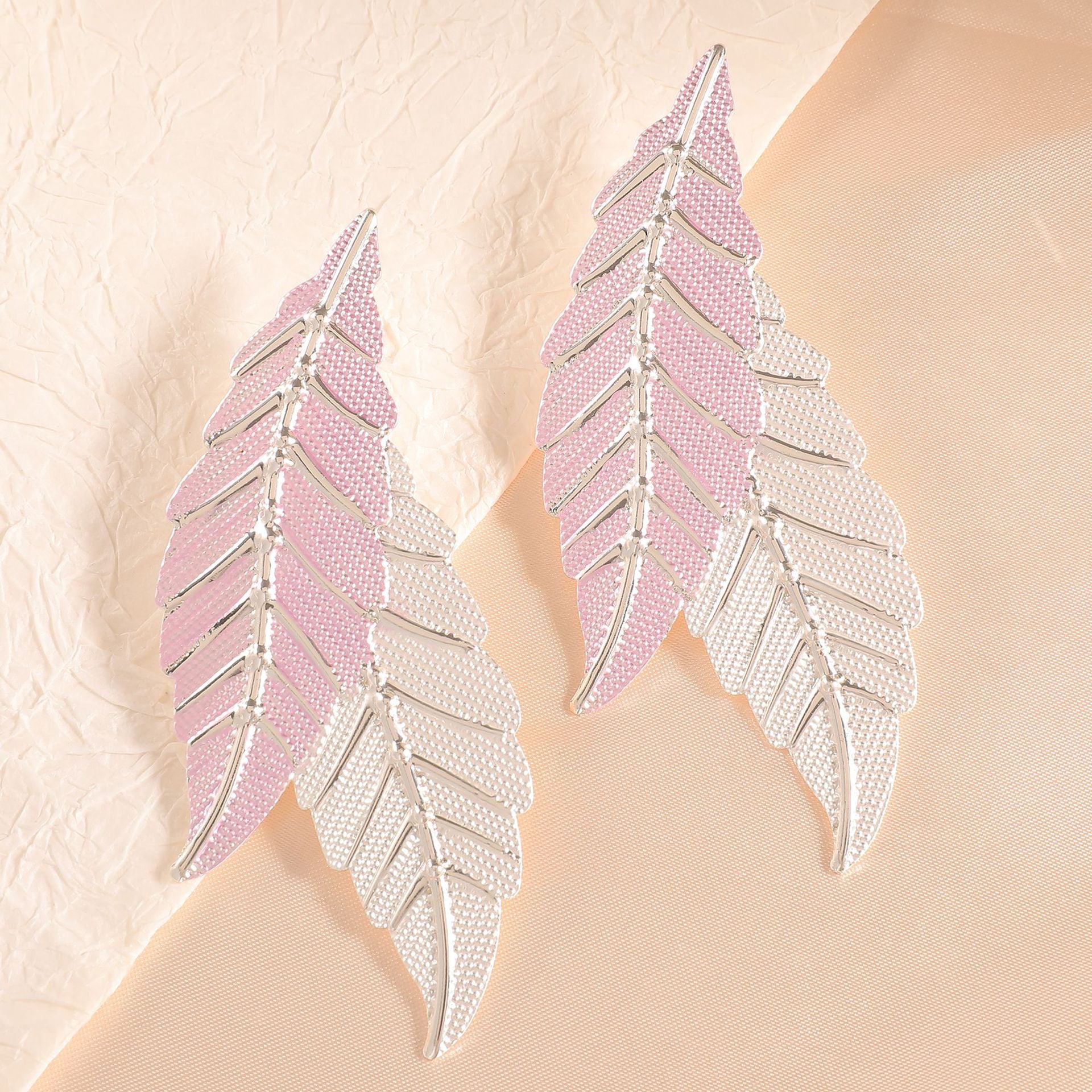 Damen Ohrringe im eleganten Blattdesign mit kunstvollen Details Shop Nory