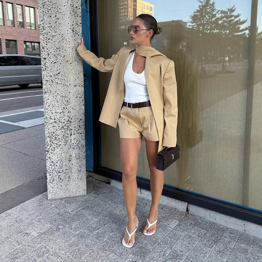 Damen Zweiteiliges Blazer-Set mit langem Schalkragen und hochtaillierten Shorts Shop Nory