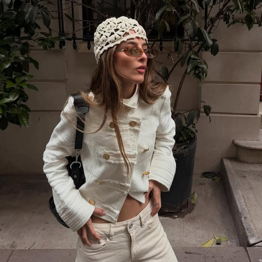 Damen Kurz geschnittener Bouclé-Blazer mit doppelreihiger Goldknopfleiste Shop Nory