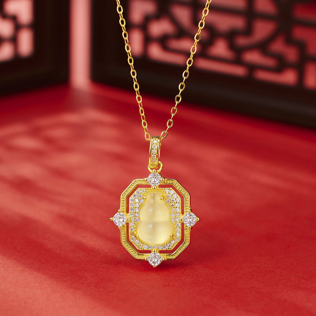 Damen Halskette mit exquisitem Anhänger aus hochwertigem Halbedelstein und funkelnden Zirkonia Shop Nory