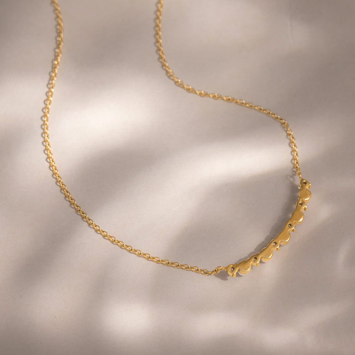 Damen Halskette mit eleganten Zirkonia und Perlenakzenten Shop Nory