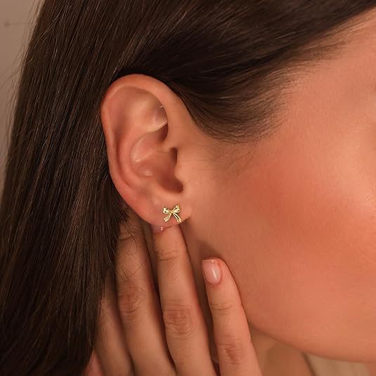 Damen Ohrstecker mit filigranem Schleifen-Design und elegantem Glitzerakzent Shop Nory