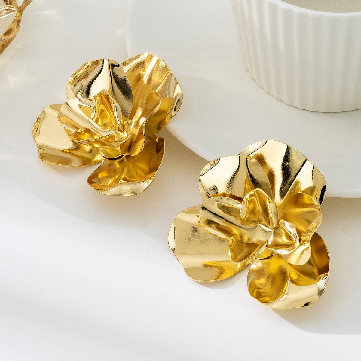 Damen Haarschmuck aus goldbeschichtetem Metall im floralen Design Shop Nory