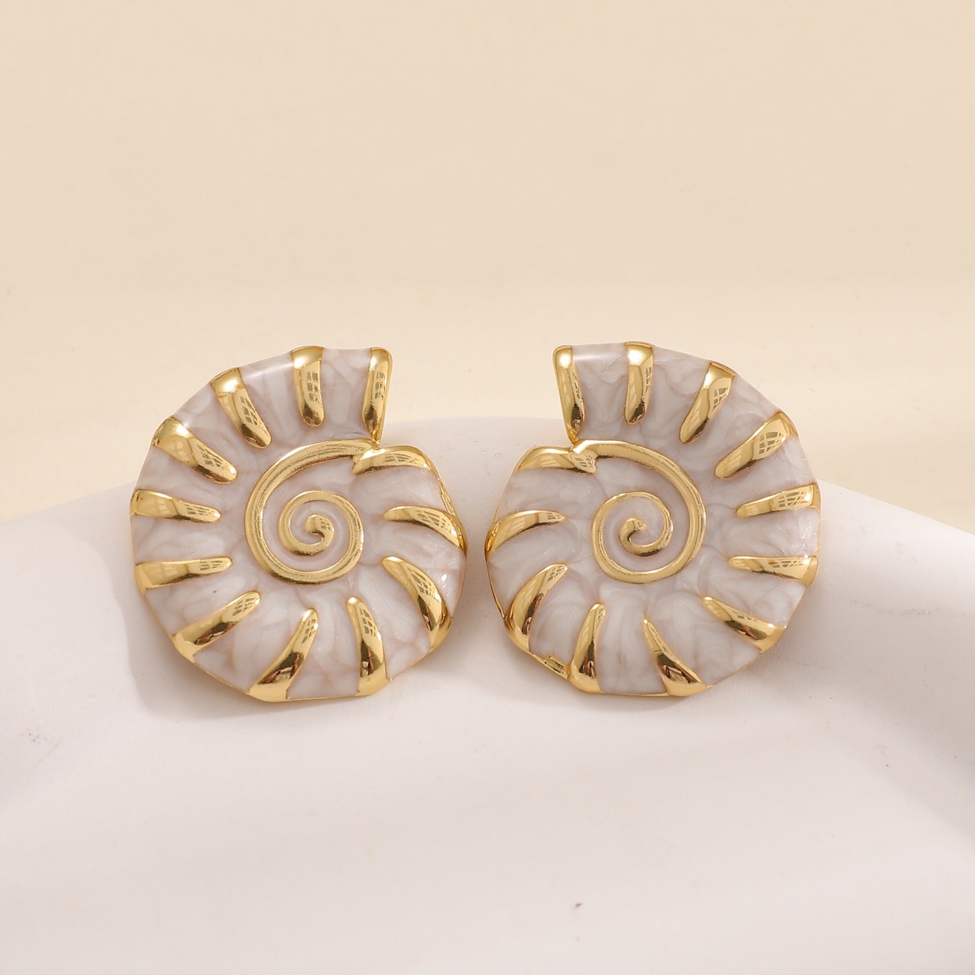 Damen Ohrstecker im eleganten Nautilus-Design Shop Nory