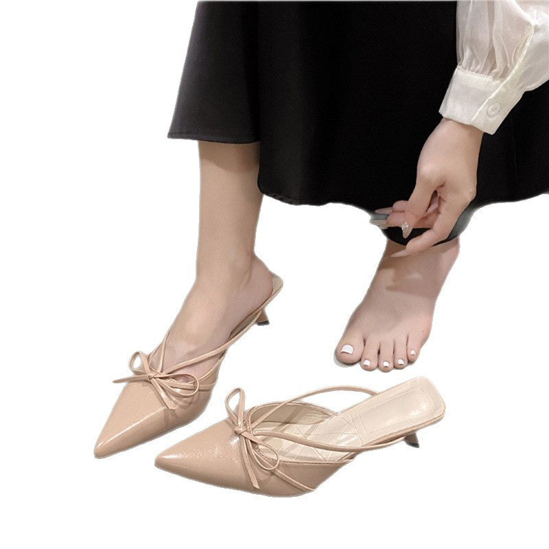 Damen Spitz zulaufende Mules mit feinen Slingback‑Riemchen und Zierschleife Shop Nory