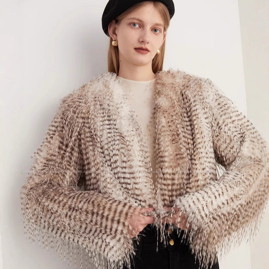Damen Kurzer Plüsch‑Bolero mit gestreifter Federnoptik und kastiger Silhouette Shop Nory
