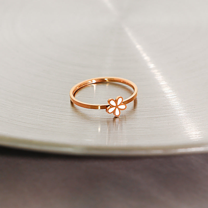 Damen Ring mit floralem Design und feiner Oberflächenstruktur Shop Nory