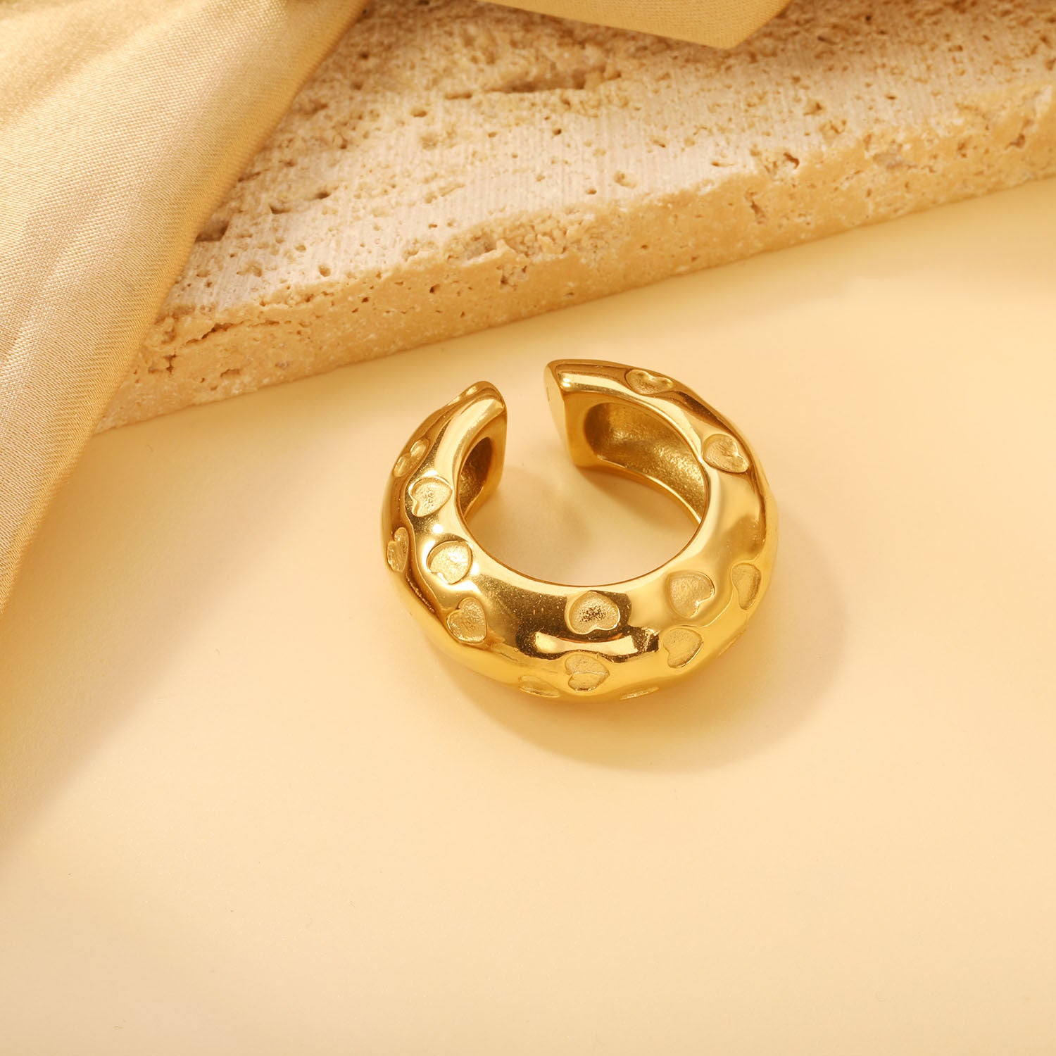 Damen Ohrhänger mit Herzmotiv und hochwertiger Goldbeschichtung Shop Nory