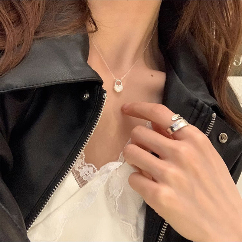 Damen Halskette mit herzförmigen Anhänger aus Mother of Pearl Shop Nory