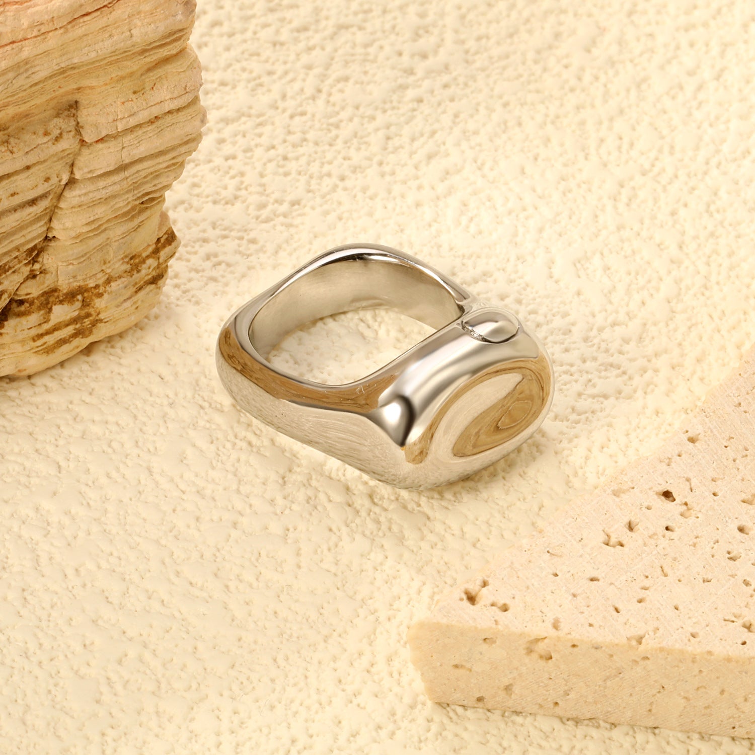 Damen modischer Ring aus hochwertigem Edelstahl mit geschwungenem Design Shop Nory