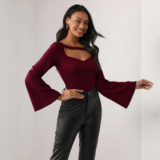 Damen figurbetontes Oberteil mit Cut-Out-Ausschnitt und Glockenärmeln Shop Nory