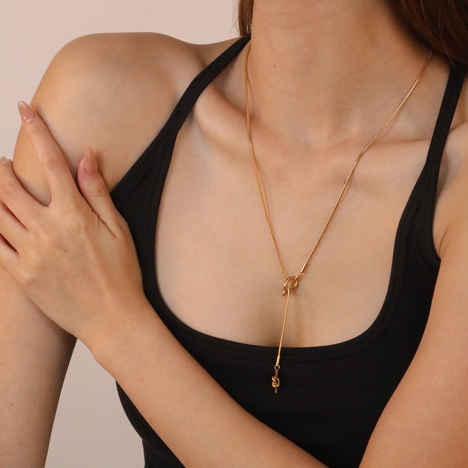 Damen moderne Halskette mit kunstvollem Knotenanhänger Shop Nory