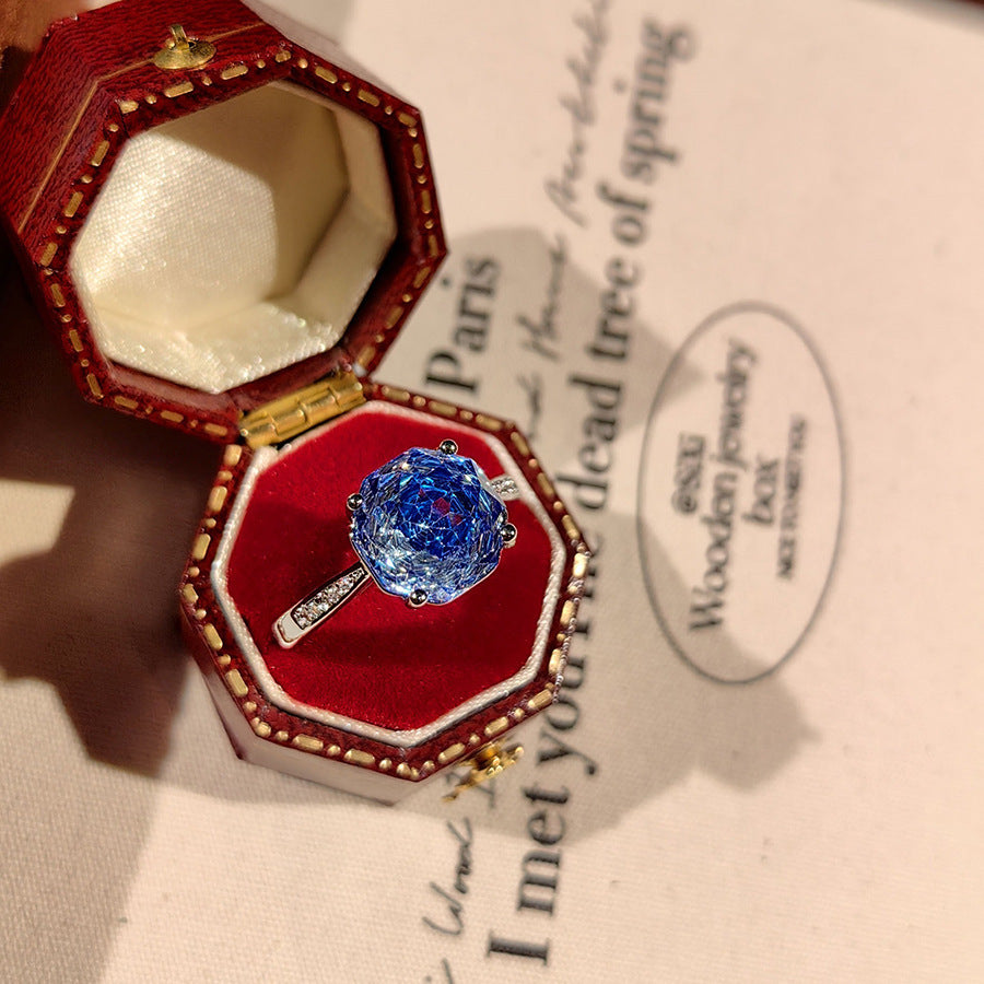 Damenring mit kunstvollem, mehrfarbigem Edelstein und filigranem Zirkonia-Besatz Shop Nory