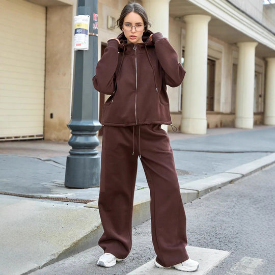 Damen Oversize-Zip-Hoodie mit Kängurutasche und hochgeschnittener Sweathose mit weiter Beinführung Set Shop Nory