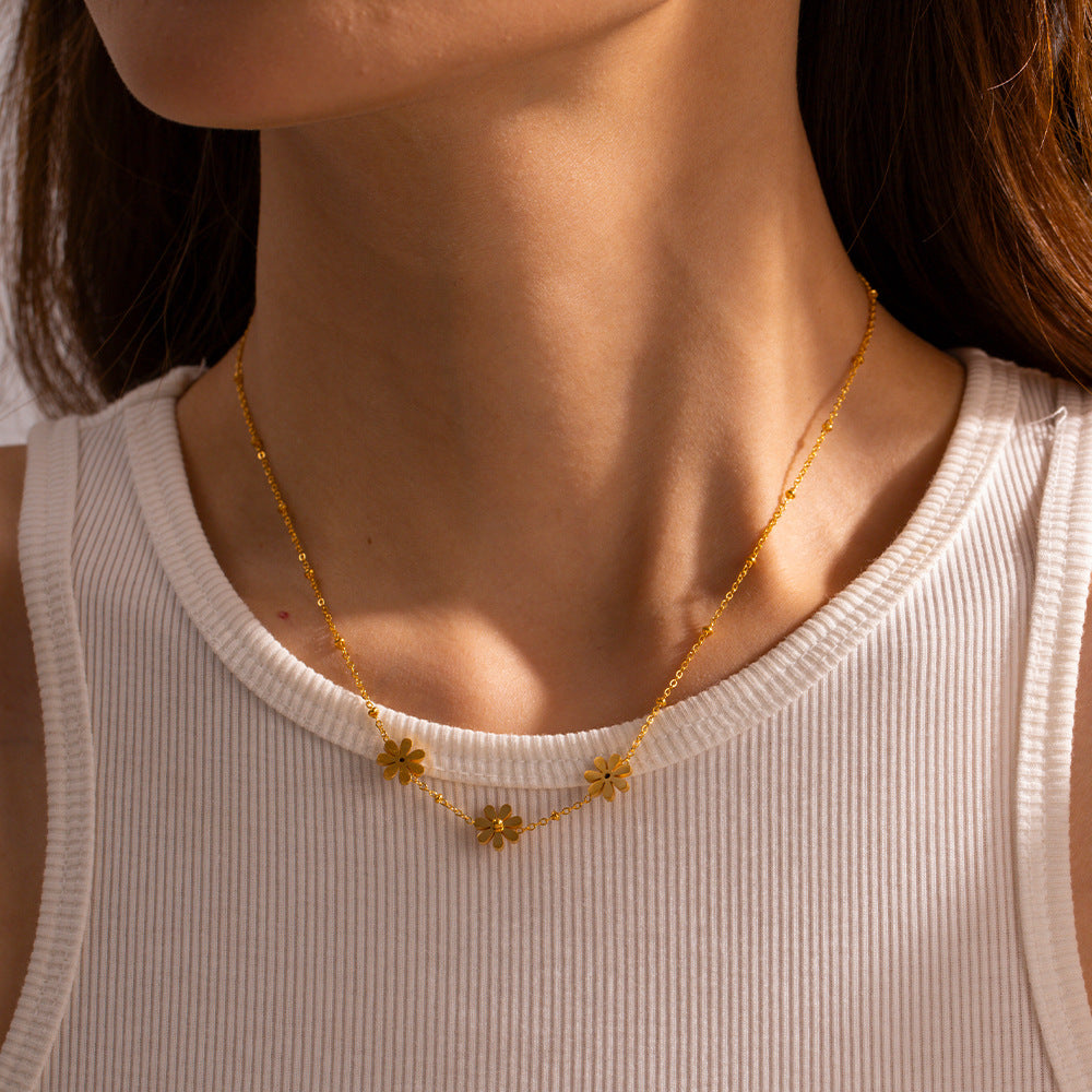 Damen Halskette mit floralen Anhängern und eleganter Gliederstruktur Shop Nory