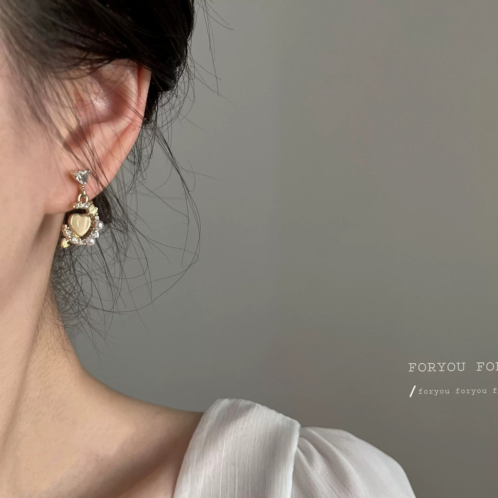 Damen Ohrstecker mit liebevollem Herzdesign und funkelnden Akzenten Shop Nory