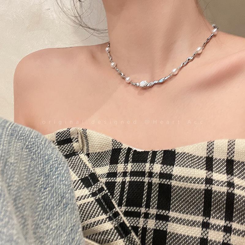 Damen Halskette mit einzigartigem Muster und zarten Perlen Shop Nory