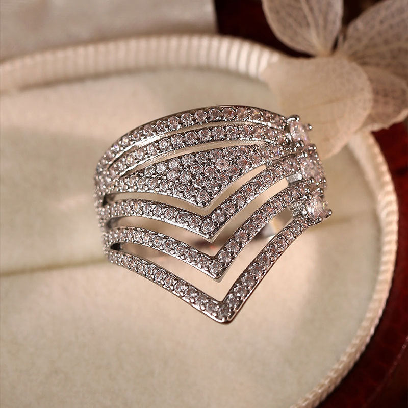 Damen Funkelnder Ring mit kunstvollem, mehrschichtigem Design Shop Nory