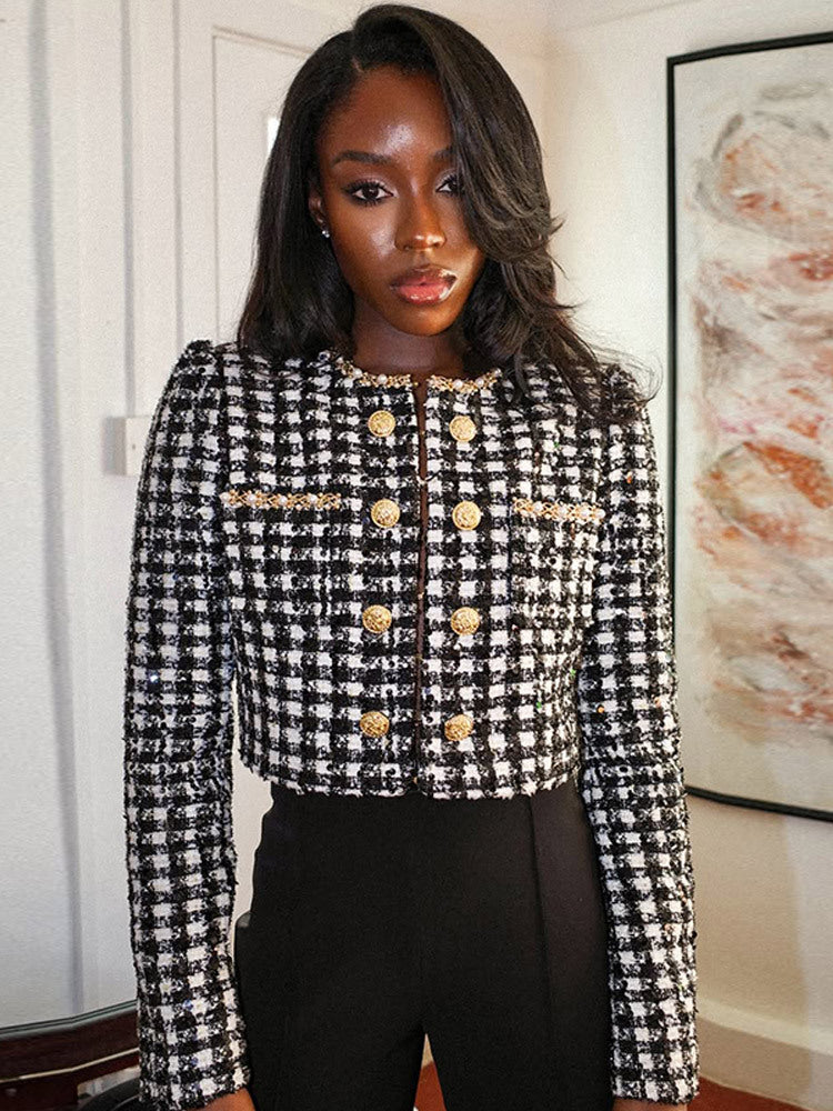 Damen Kurzer Bouclé‑Tweed‑Blazer mit kastiger Silhouette, strukturierter Schulter und goldfarbenen Zierknöpfen Shop Nory