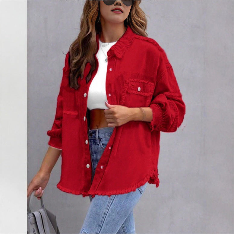 Damen Oversize-Jeanshemdjacke mit Fransenabschluss, Pattentaschen und Druckknopf-Front Shop Nory