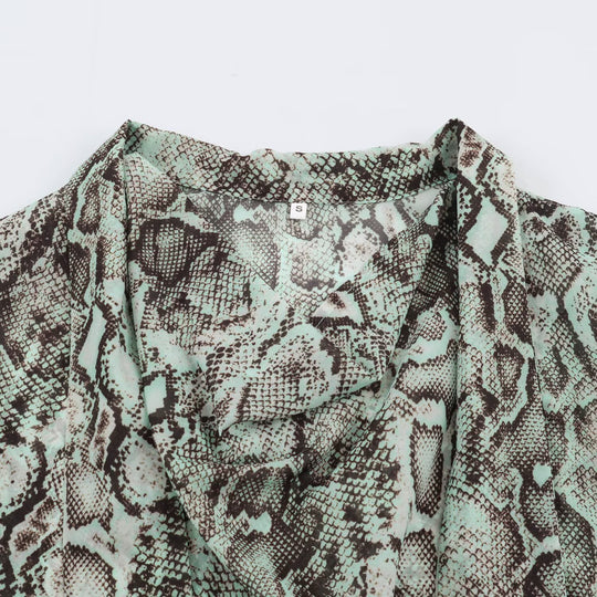 Damen Bluse mit Wasserfall-Schalkragen und Schlangenprint Shop Nory