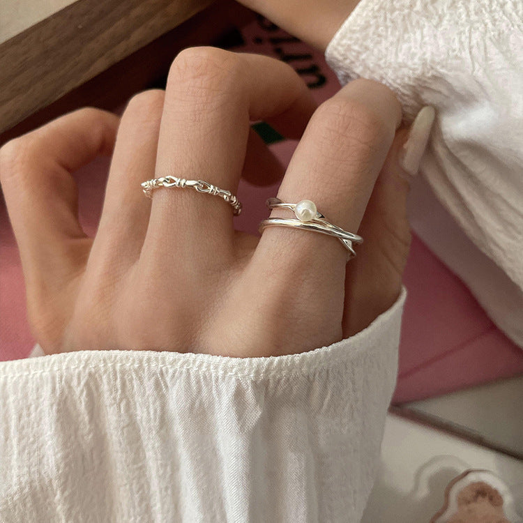 Damen Ring mit geschwungenem Design und zarter Perle Shop Nory