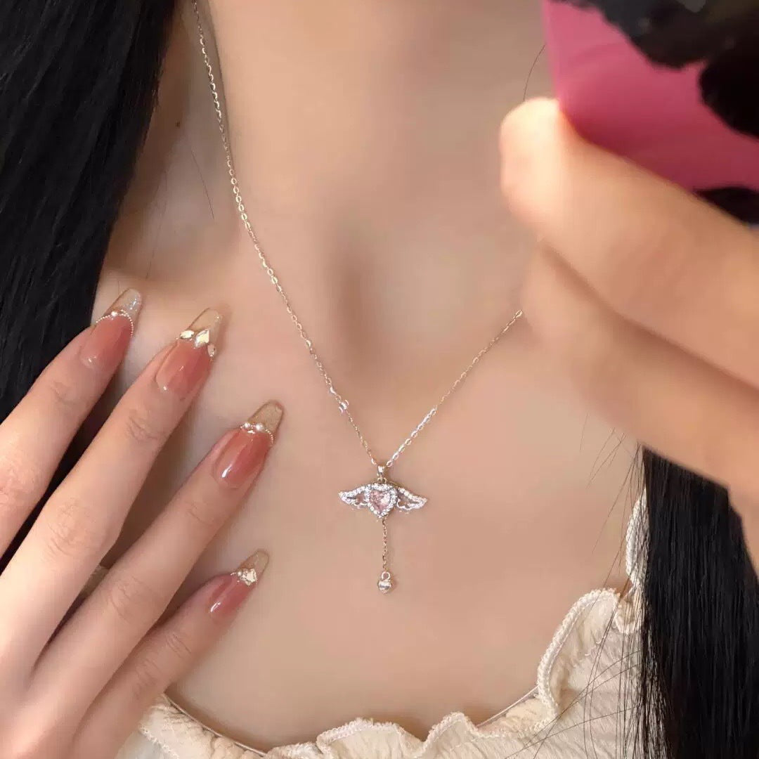 Damen Halskette mit elegantem Engel-Anhänger und funkelnden Zirkonia Shop Nory
