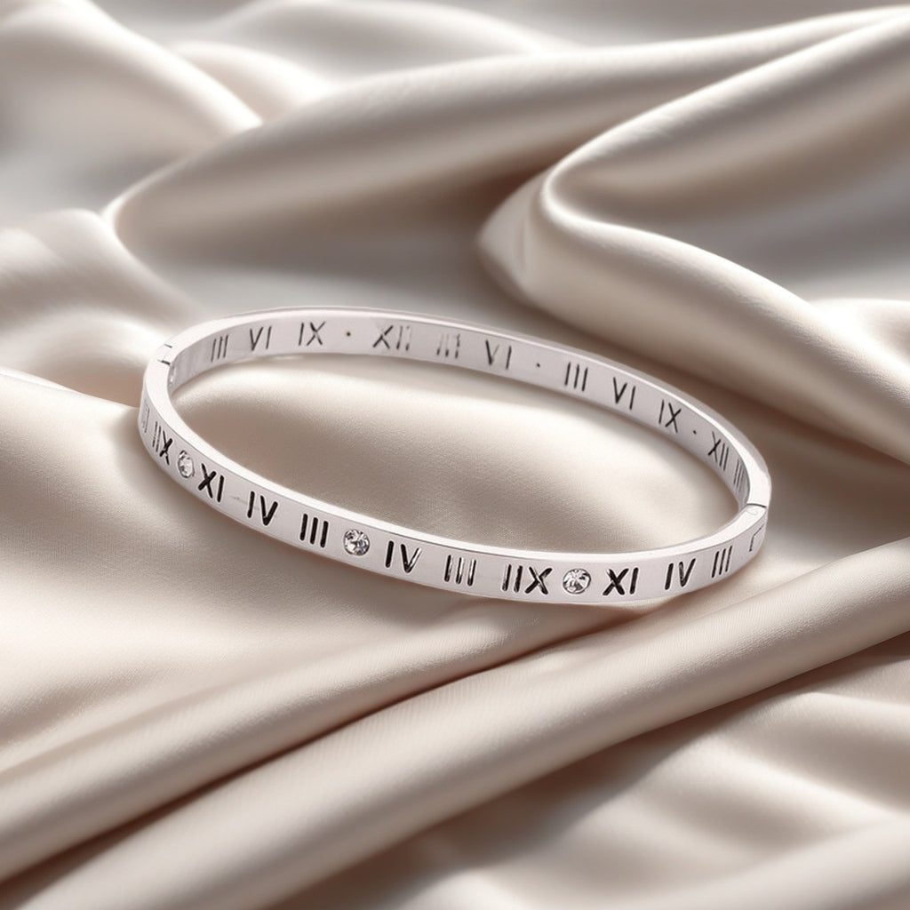 Damen Armreif mit elegantem römischen Ziffern-Design und Zirkonia Shop Nory