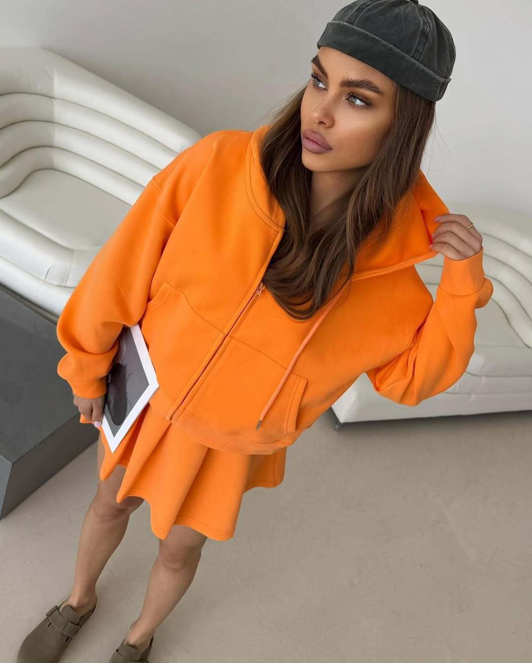 Damen Kurzzip-Kapuzenjacke mit plissiertem Minirock-Lounge-Set Shop Nory