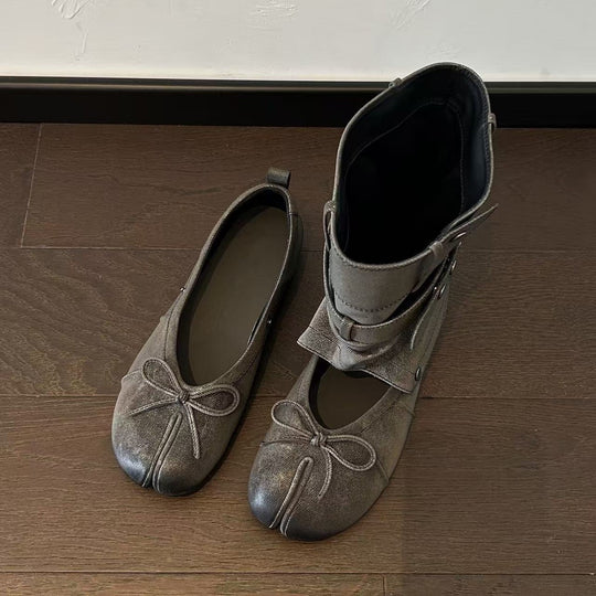 Damen Tabi-inspirierte Veloursleder-Ballerina mit Kappnaht und Schleifen-Detail Shop Nory