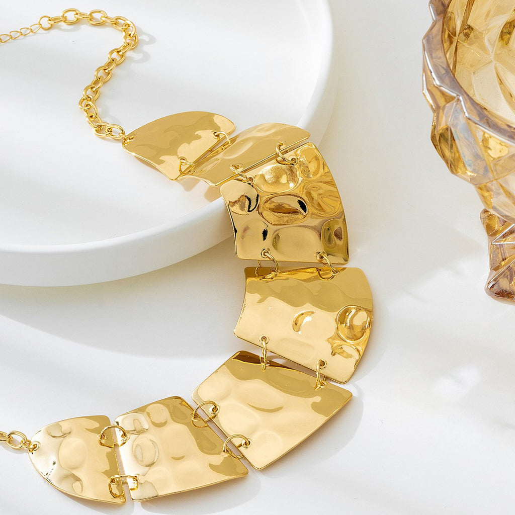 Damen Statement-Halskette mit glänzenden, geometrischen Elementen Shop Nory