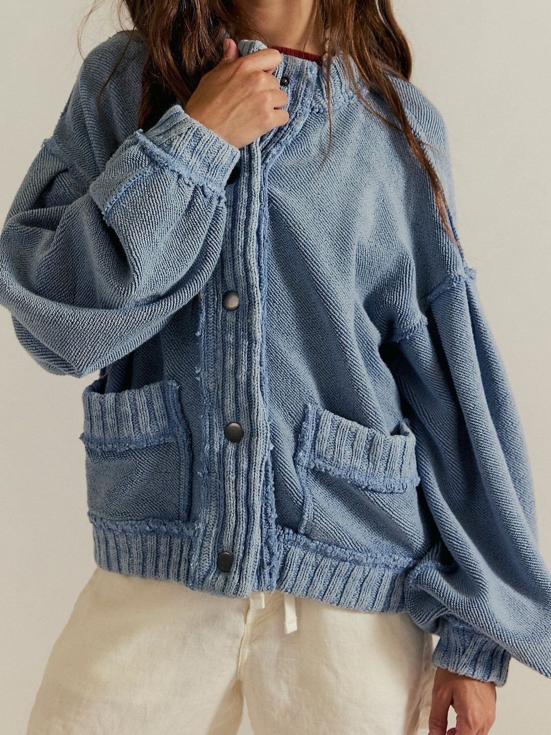 Damen Modische Strickjacke mit Knopfdetails