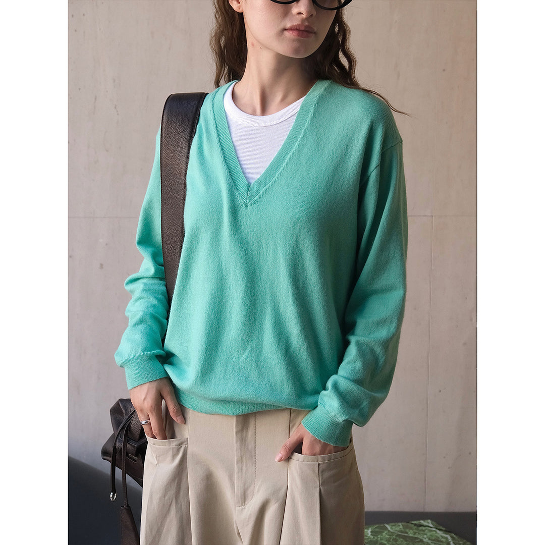 Damen Leichter V‑Ausschnitt Feinstrickpullover in Oversize‑Passform mit gerippten Bündchen Shop Nory