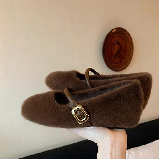 Damen Kuschelige Faux‑Fur Mary‑Jane‑Slipper mit gepolstertem Komfortfußbett und goldener Schnallenapplikation Shop Nory