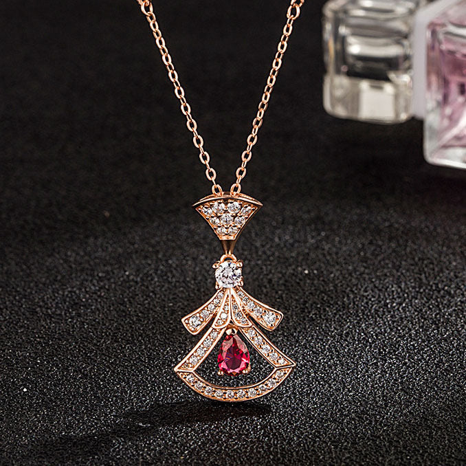 Damen Halskette mit elegantem fächerförmigem Anhänger und funkelnden Kristallen Shop Nory