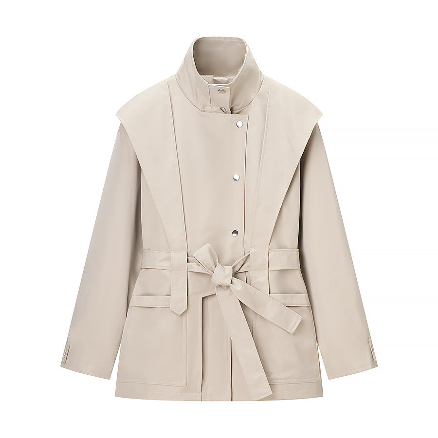 Damen Taillierte Übergangsjacke mit Stehkragen, Schultercape und Bindegürtel Shop Nory