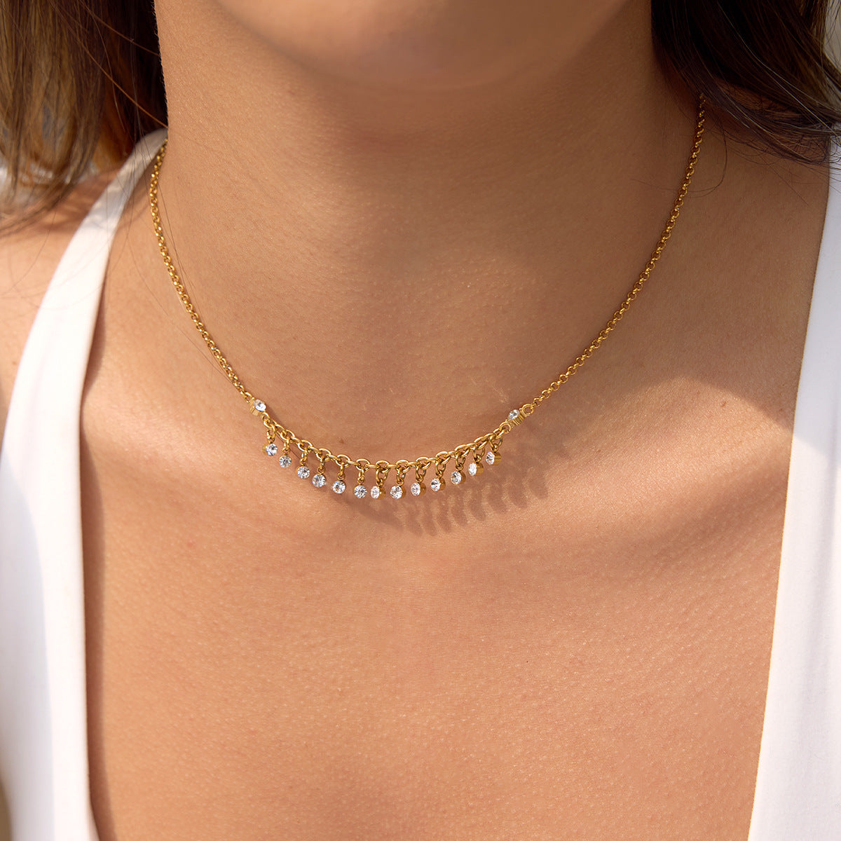 Damen Halskette mit funkelnden Zirkonia-Anhängern und elegantem Kettenmuster Shop Nory