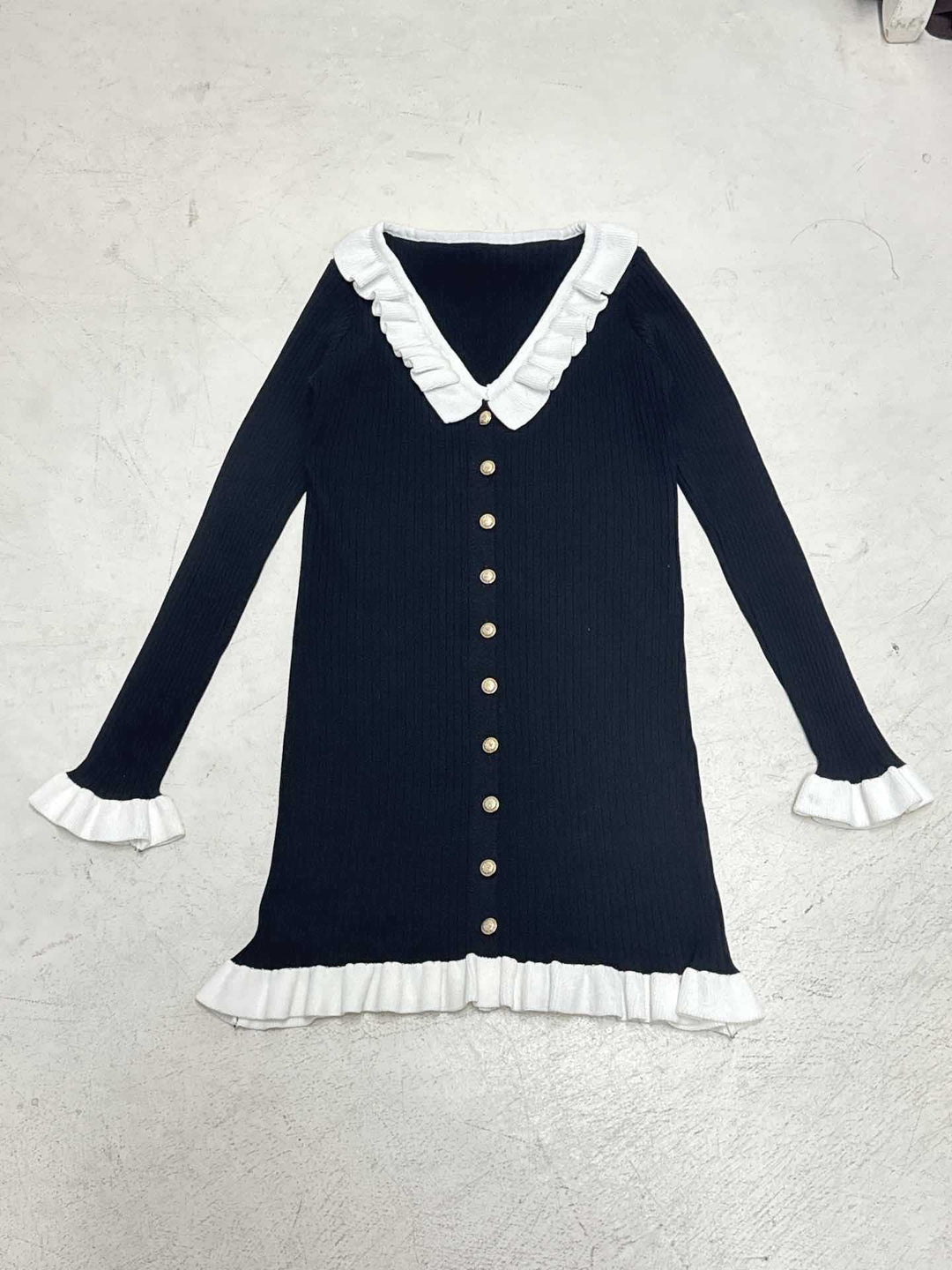 Damen nan figurbetontes Rippen-Strickkleid mit dekorativer Knopfleiste, kontrastierendem Volantkragen und gerafften Manschetten Shop Nory