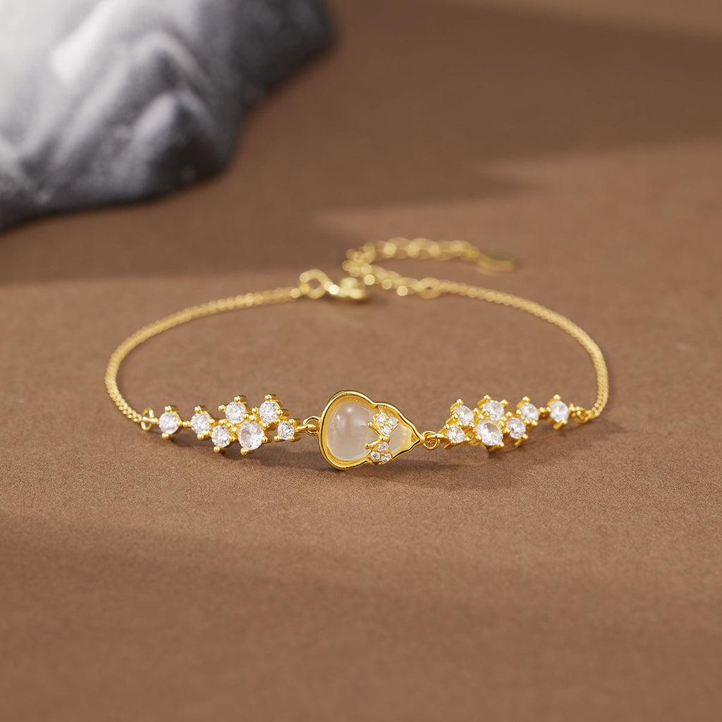 Damen Armband mit elegantem Herzdesign und funkelnden Zirkonia Shop Nory