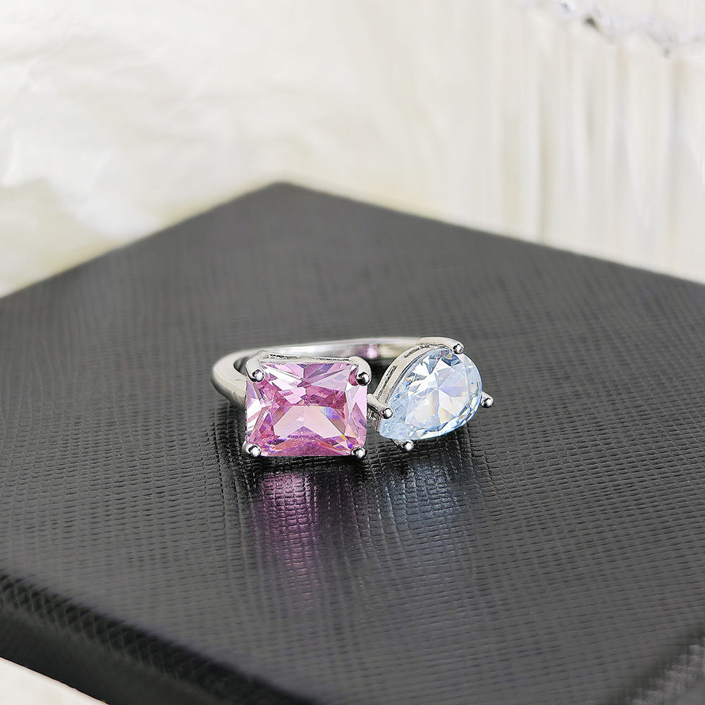 Damenring mit doppeltem facettiertem Design und funkelndem Zirkonia Shop Nory