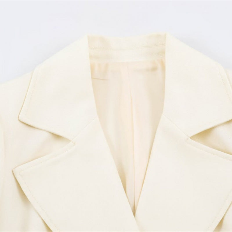 Damen Kurzblazer mit taillierter Silhouette und überschnittenem Schalkragen Shop Nory