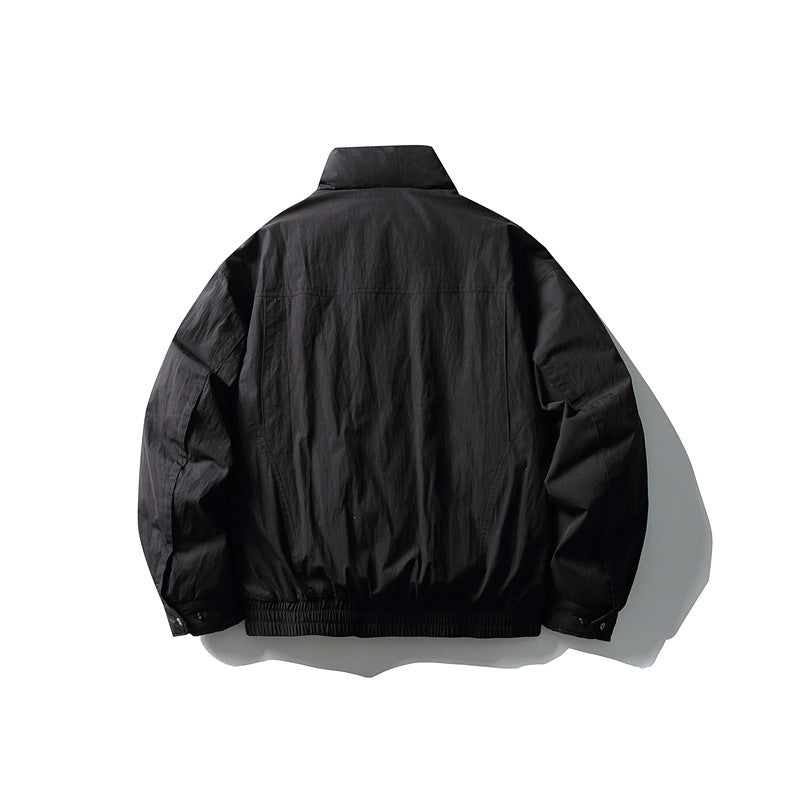 Herren Minimalistische Boxy Windbreaker-Jacke mit hohem Stehkragen und schrägen Reißverschlusstaschen Shop Nory